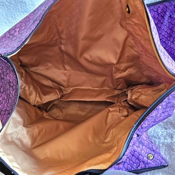 NWT Coach Large Purple Snake Print Weekend Tote Bag with small makeup bag - Picture 4 of 6